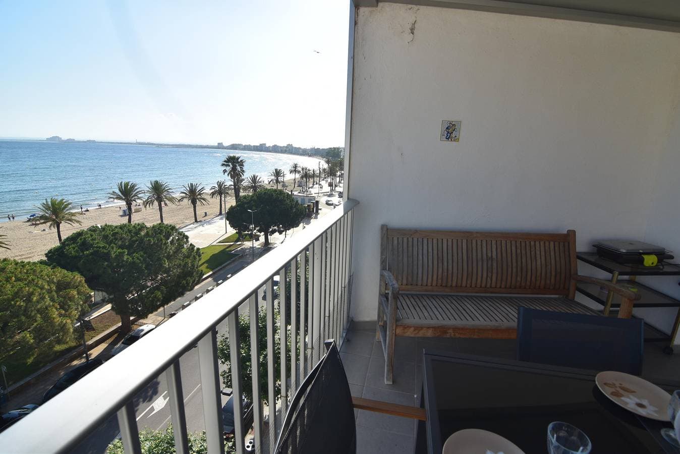 Foto 6 von 22: Apartment direkt am Strand in Roses, Costa Brava! 1 Schlafzimmer, Meerblick, Terrasse, kostenfreies WLAN. Buchen Sie jetzt!
