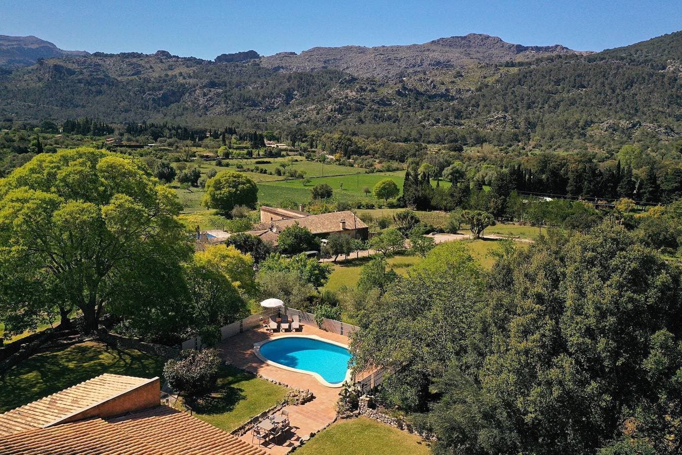 Foto 9 von 27: Finca Casa Porqueres mit Bergblick, Pool und WLAN