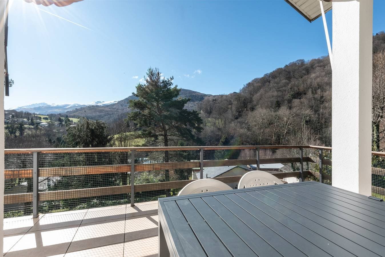Foto 6 von 24: Panorama-Chalet in Bagnères-de-Bigorre Blick auf den Pic du Midi Garten und Privatparkplatz