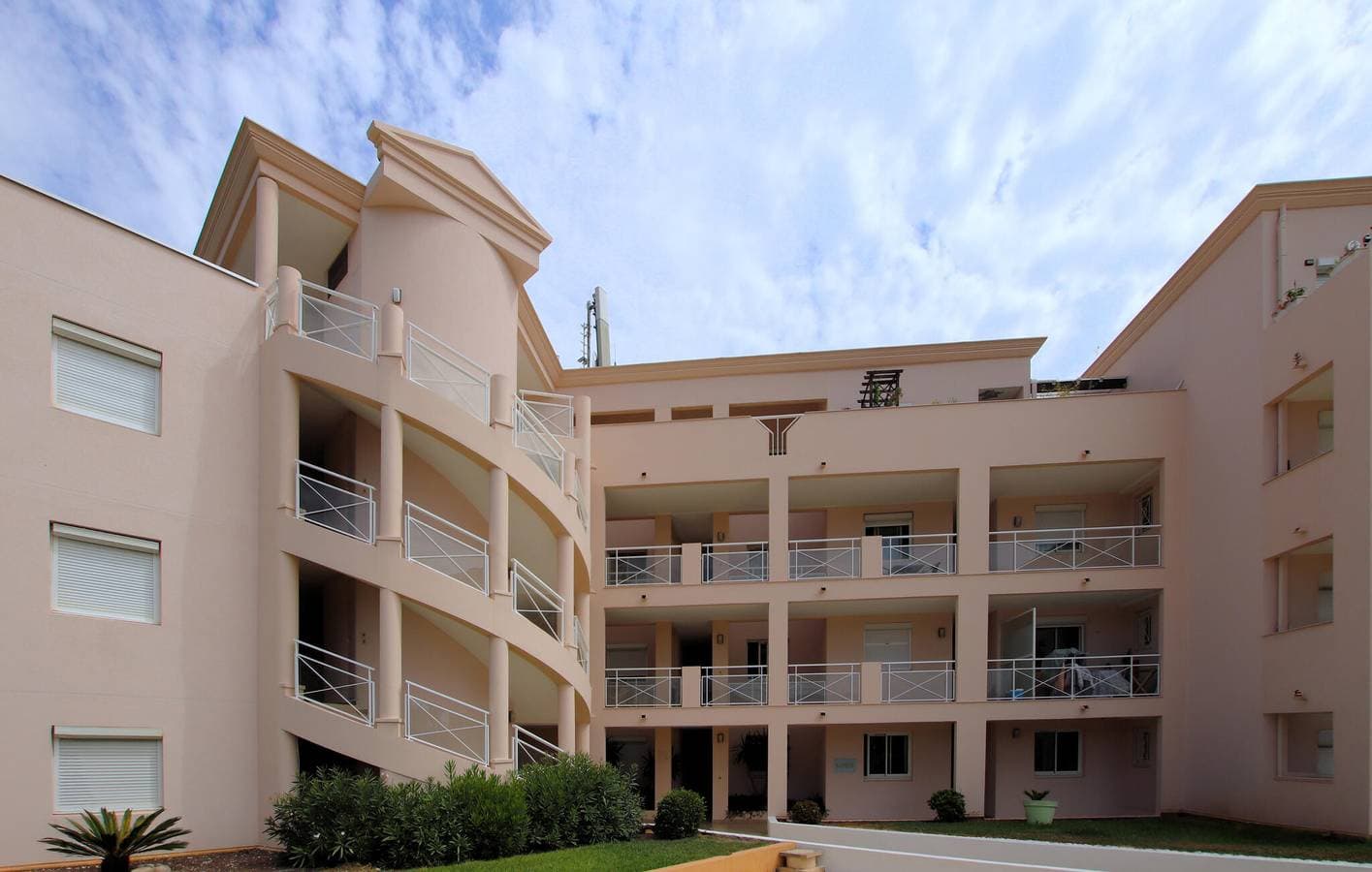 Ferienwohnung mit Meerblick, Pool und Terrasse, in der Nähe der Plage du Château 1