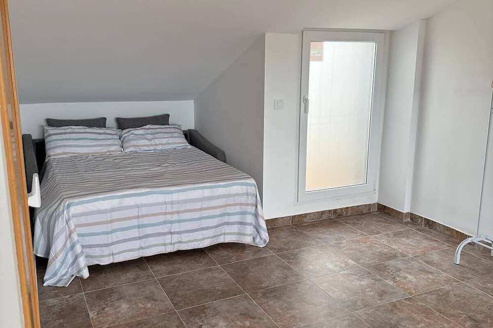 Foto 3 von 30: Brand New Duplex with Underground Private Parking: 15-20 minutes to beaches