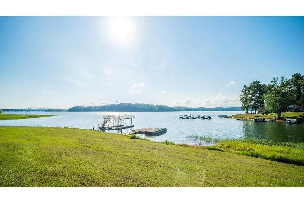 Foto 10 von 33: Douglas Lake -LakeFRONT home w/ Dock