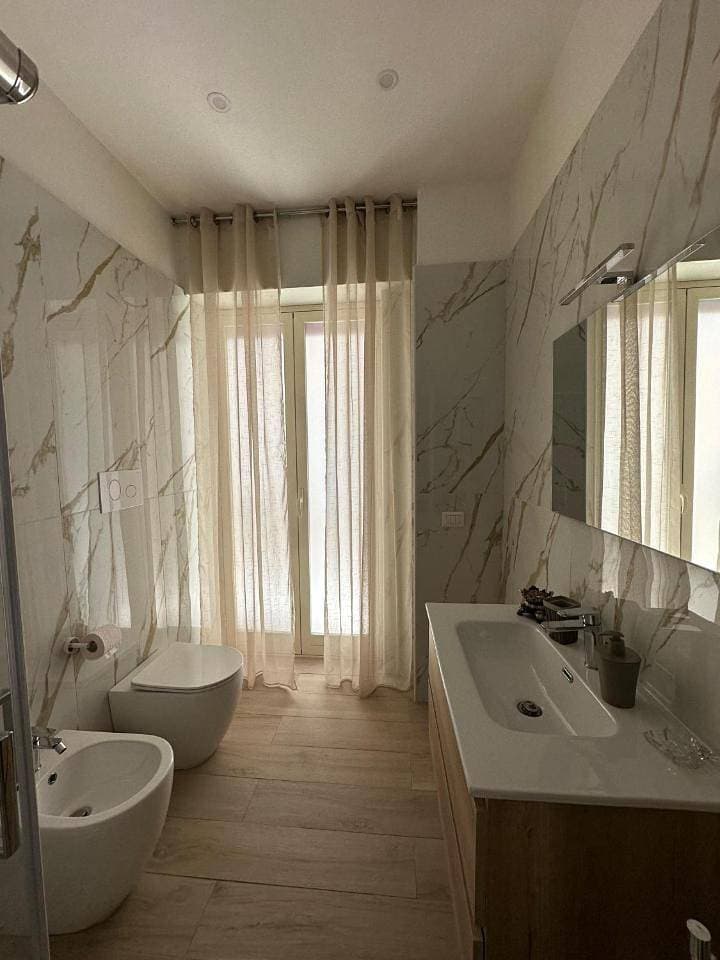 Foto 12 von 18: Twin Room with Private Bathroom
