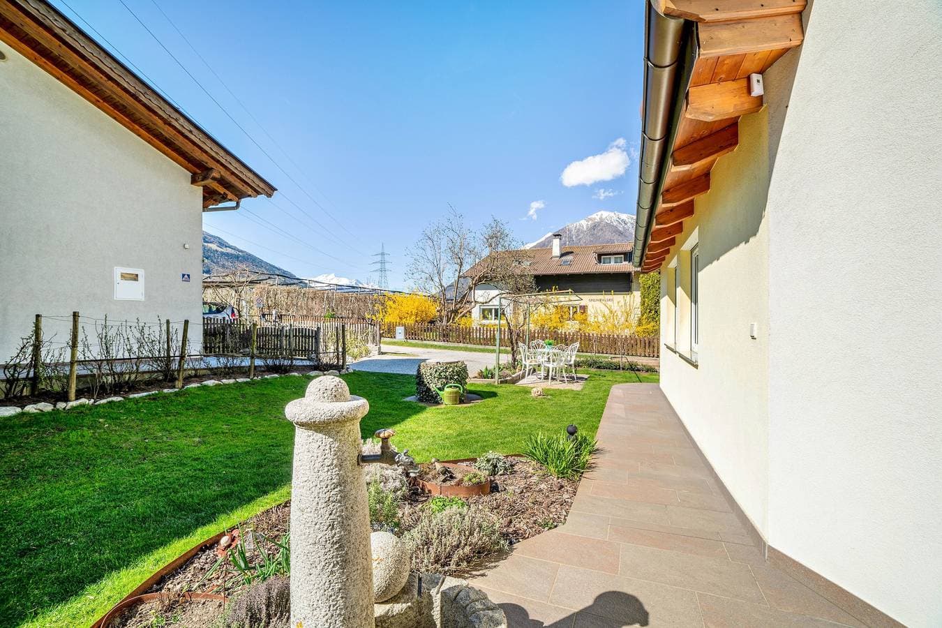 Foto 9 von 13: Einzimmerapartment 'Appartement Typ C Haus Pöder' mit Bergblick