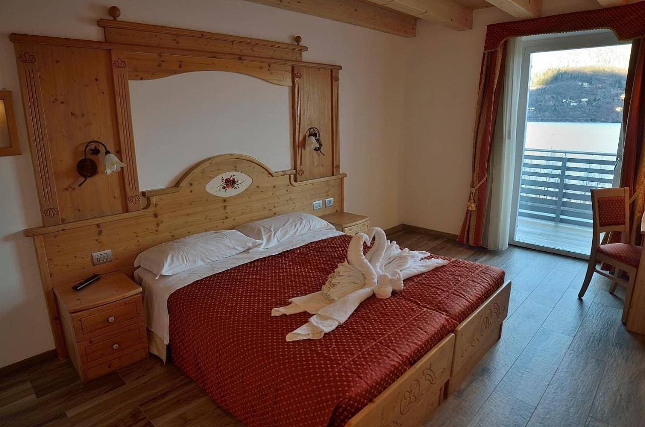 Foto 9 von 25: Double Room with Lake View