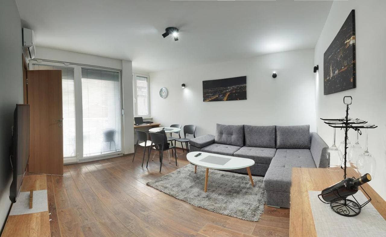 Bibi's Apartments 1