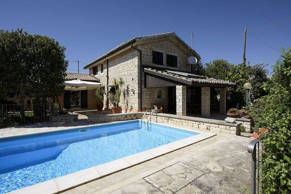 Karrua House cottage with pool in Modica 1