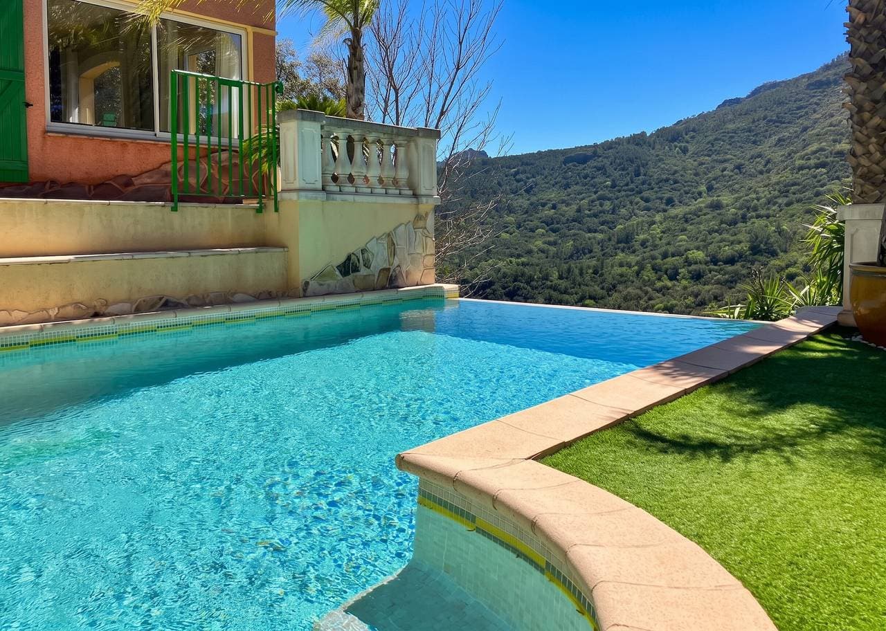 Foto 8 von 47: Freundliches Haus in Fréjus mit Infinity-Pool