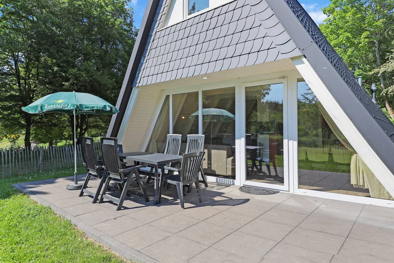 Foto 11 von 33: Bungalow für 4 Personen mit Balkon/Terrasse
