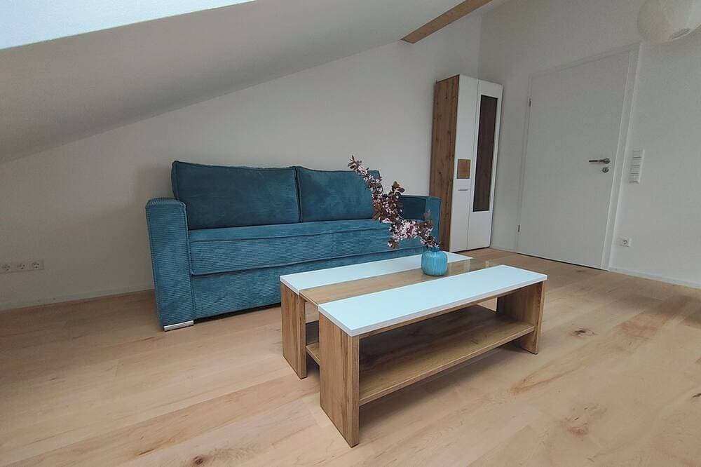 Foto 12 von 21: Gemütliche 3 Zimmer Ferienwohnung mit eigener  Terasse, Berg- und Seeblick
