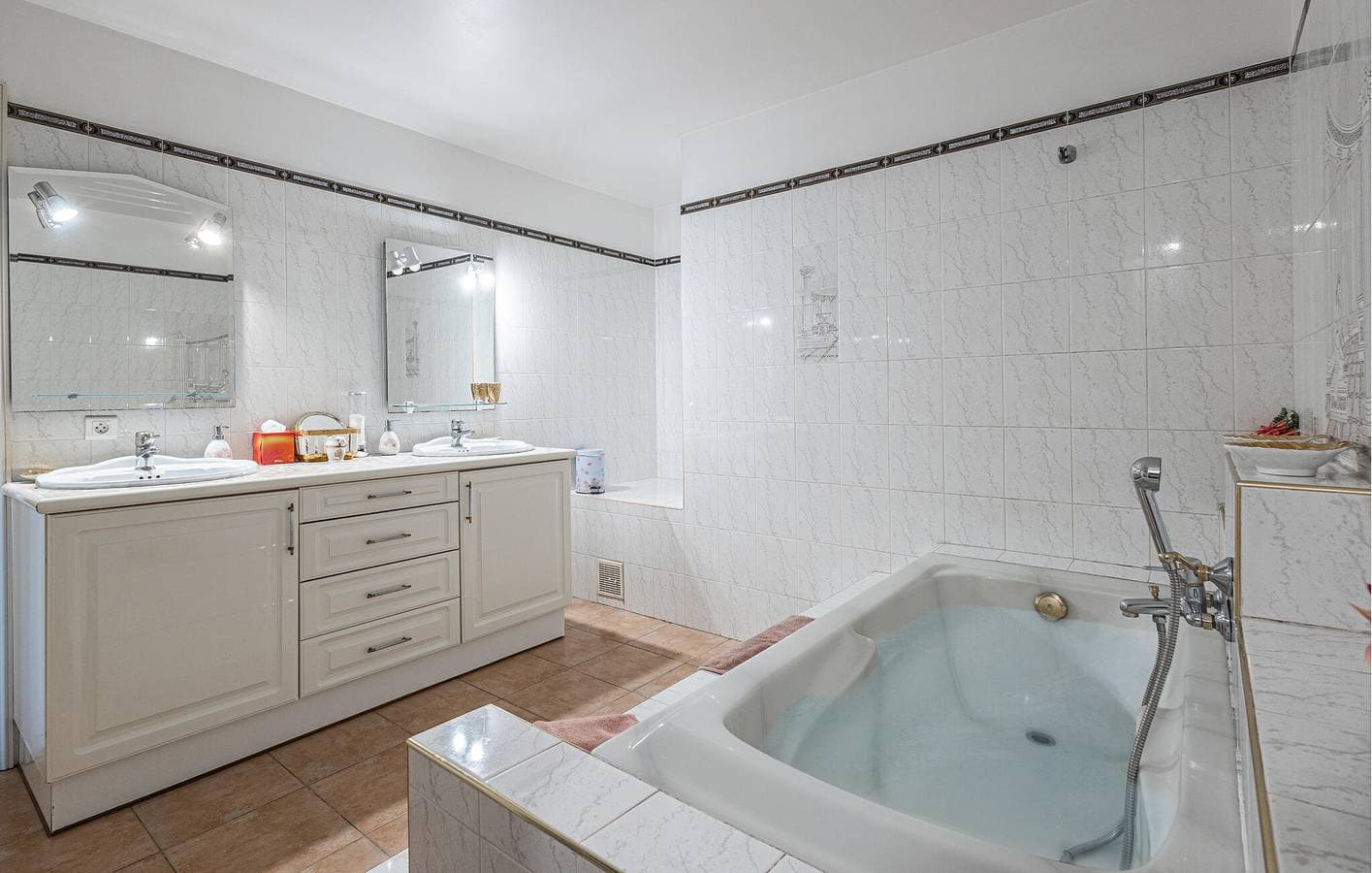 Foto 9 von 15: Geräumige Wohnung mit Pool und Parkplatz in der Nähe von Cabris