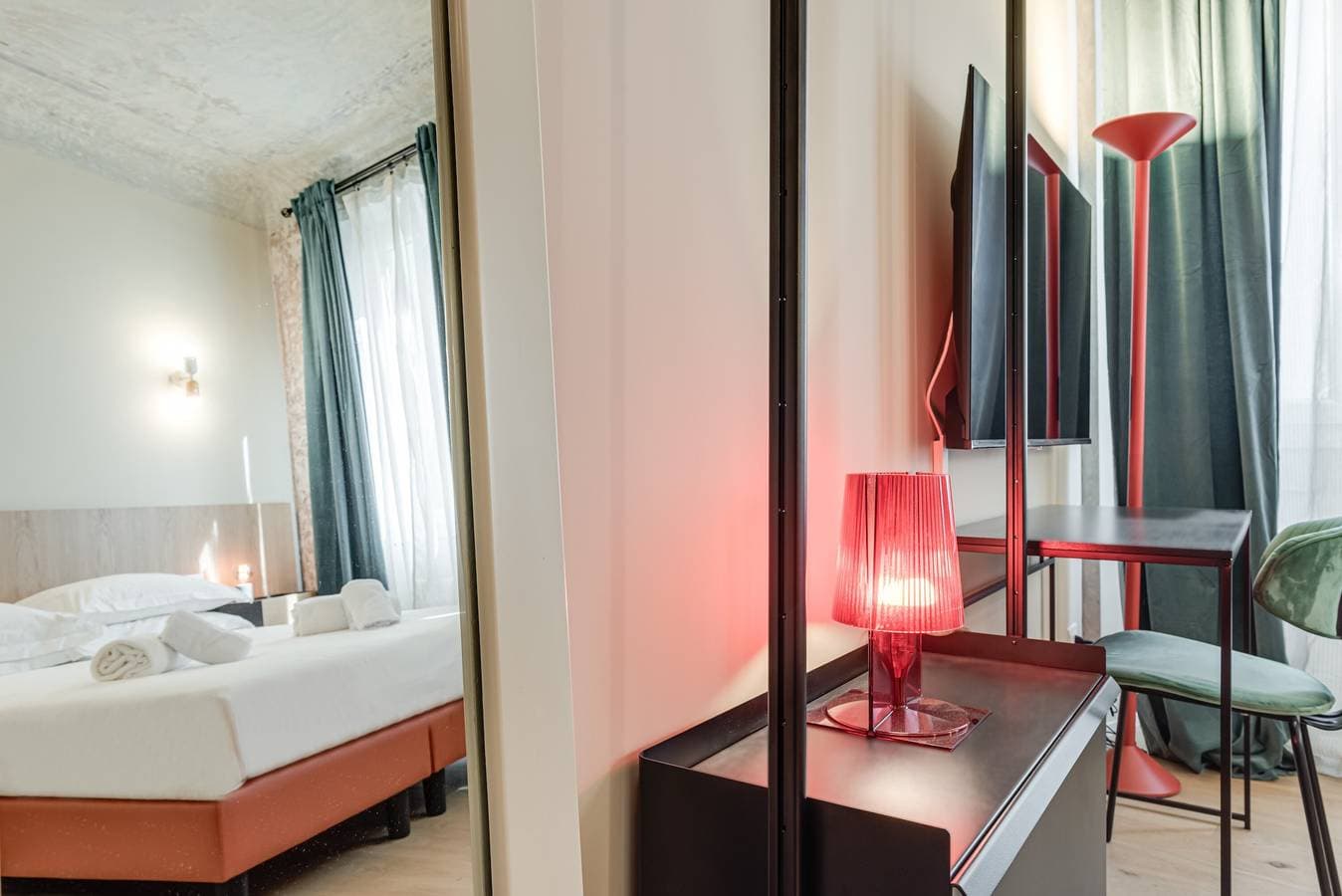 Foto 4 von 23: Zimmer 'Florence Rooms Orange' mit WLAN und Klimaanlage