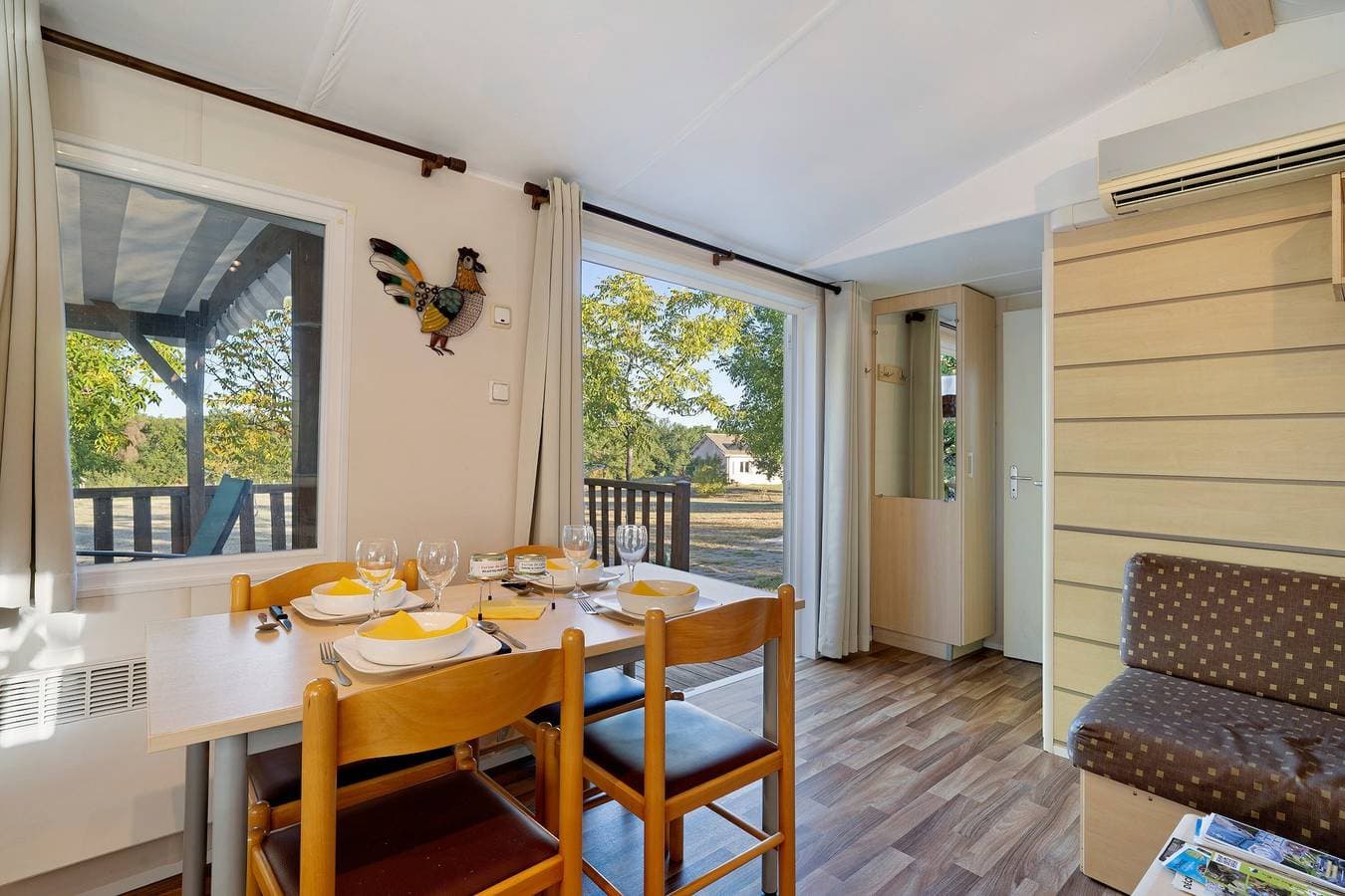 Foto 5 von 24: Mobilheim „Des Autruches“ mit privater Terrasse, WLAN und Klimaanlage