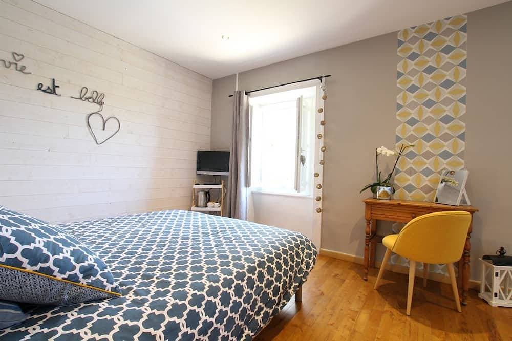 Foto 4 von 6: Chambre \"Au fil de L'eau\" Wc + SdB Lit de 180 2 Petites Déjeuners Kitchenette
