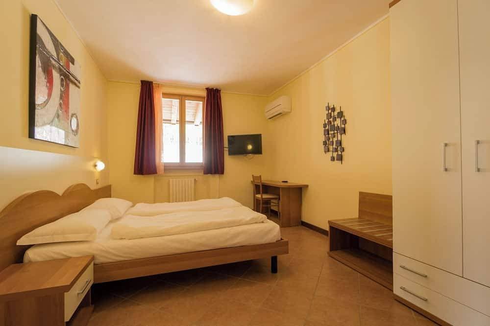 Foto 4 von 25: „Villa Imelda“ geräumige, helle Apartments, Patio oder Balkon, Seeblick