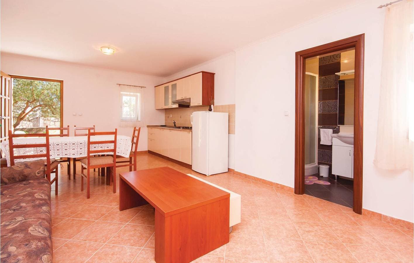 Foto 10 von 18: Gemütliche Ferienwohnung mit Terrasse, Küche und 1,5 km zum Strand