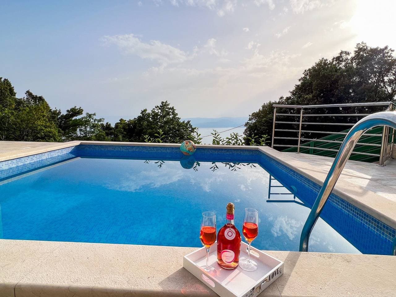 Foto 7 von 44: Günstiges Ferienhaus mit Pool und Meerblick