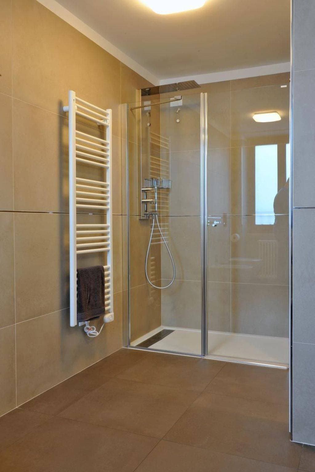 Foto 13 von 27: Ein-Zimmer-Wohnung 'Bella Vacanza 7' mit Blick aufs Wasser