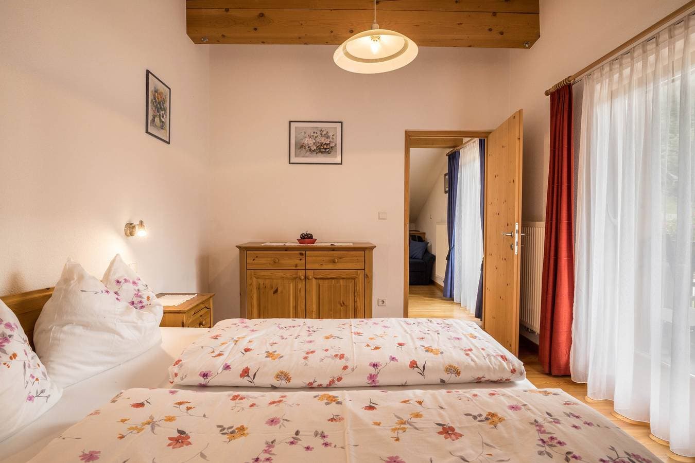 Foto 9 von 20: Gemütliche Ferienwohnung "Arnika - Mesnerhof" mit Bergblick, WLAN, Balkon & Garten