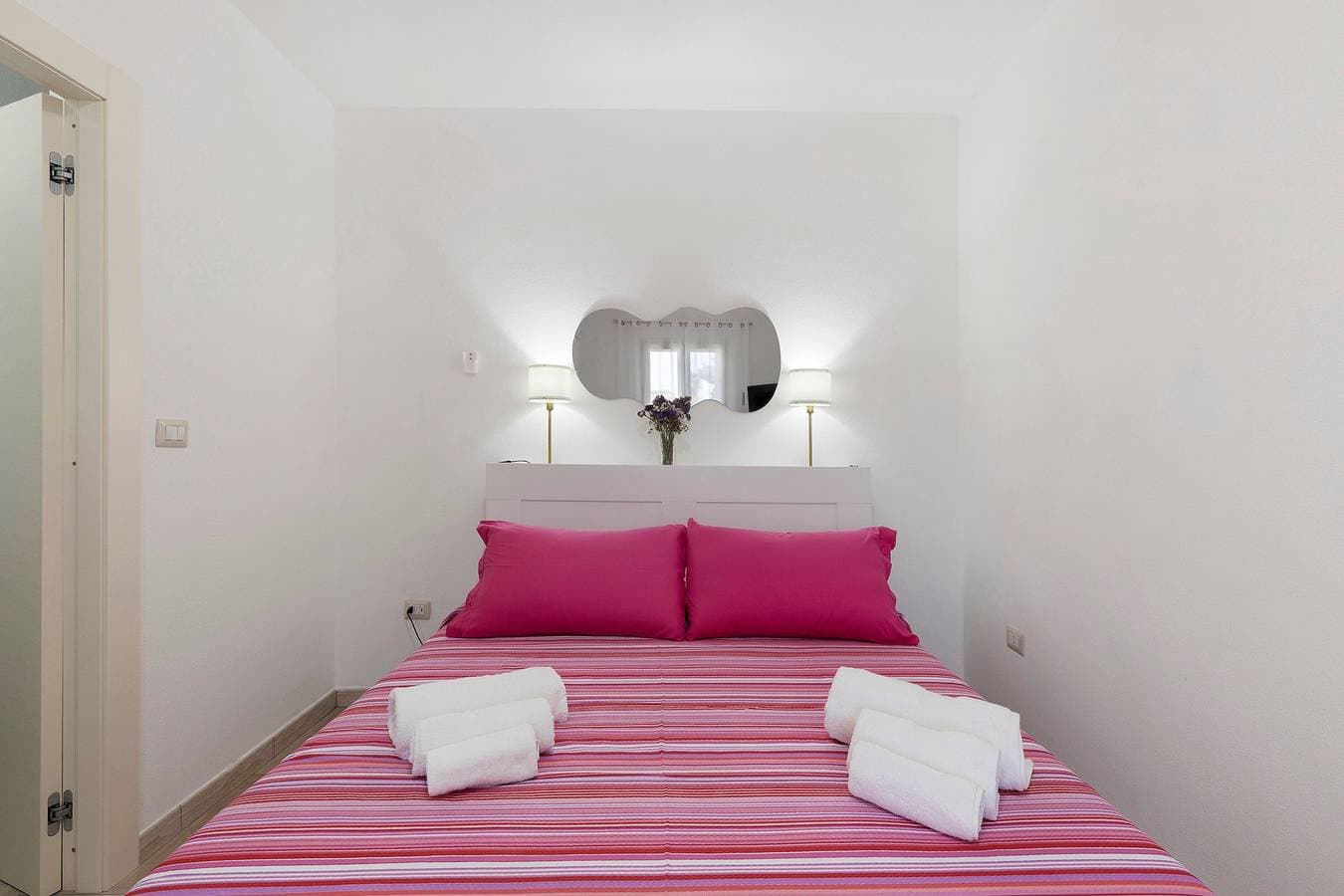 Foto 7 von 28: „Turri Manna Domo 3“: Zimmer mit Balkon, WLAN und Klimaanlage