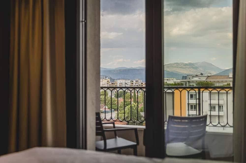 Escape in Montenegro - Inviting Haven w/Terrace, pool & wellness access 1