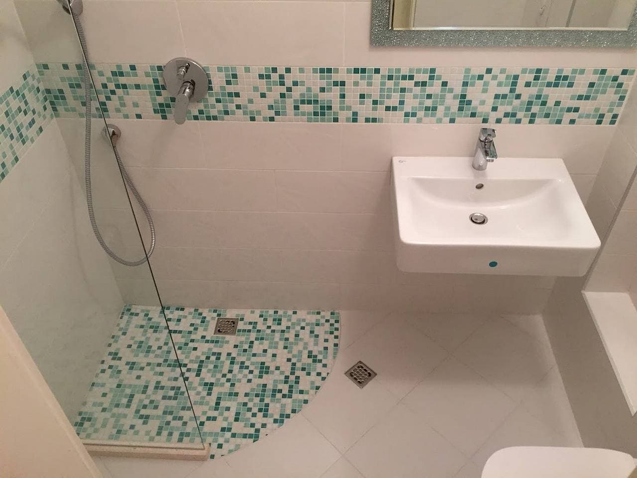 Foto 12 von 15: 3-Zimmer-Ferienwohnung am Strand Drasnice, Makarska -a