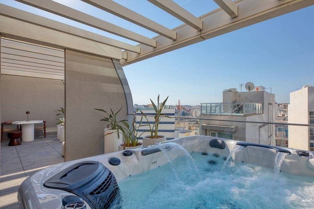 One of a king Top-Floor, Jacuzzi Terrace - Mercury 1