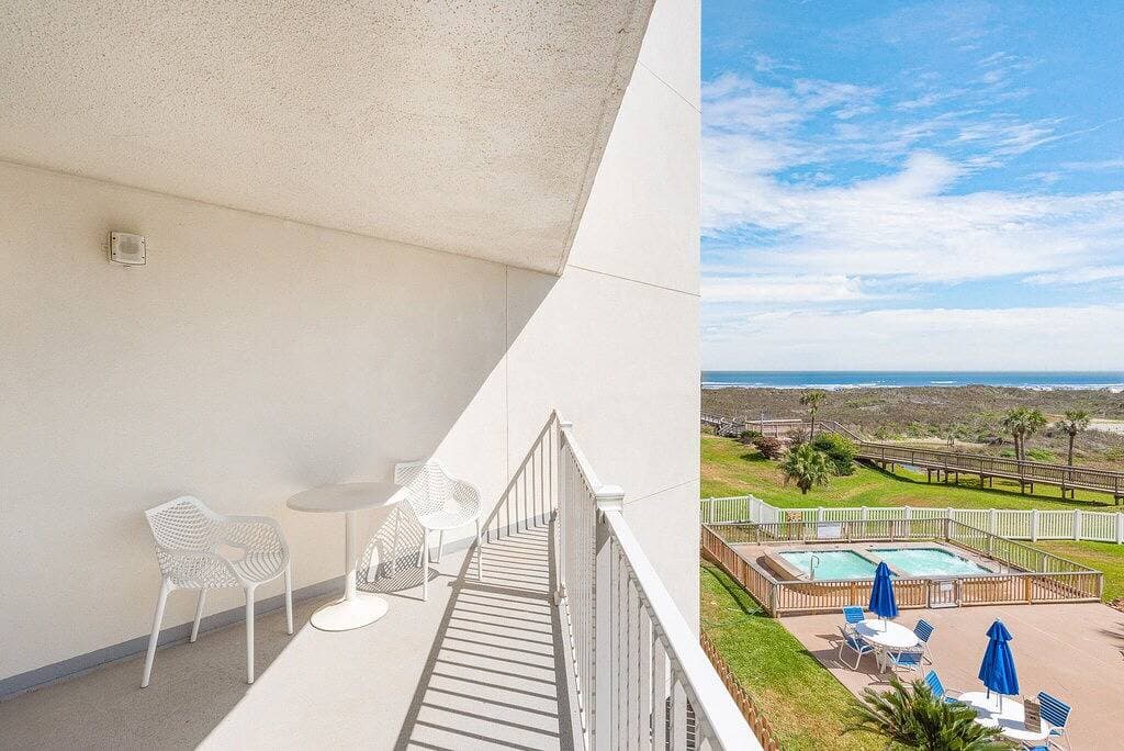 Foto 7 von 18: Sandcastle Condominium Unit 215
