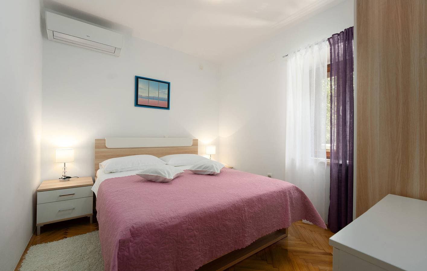 Foto 10 von 27: Modernes Apartment mit einem Schlafzimmer, Pool, Terrasse und WLAN in der Nähe von Labinci