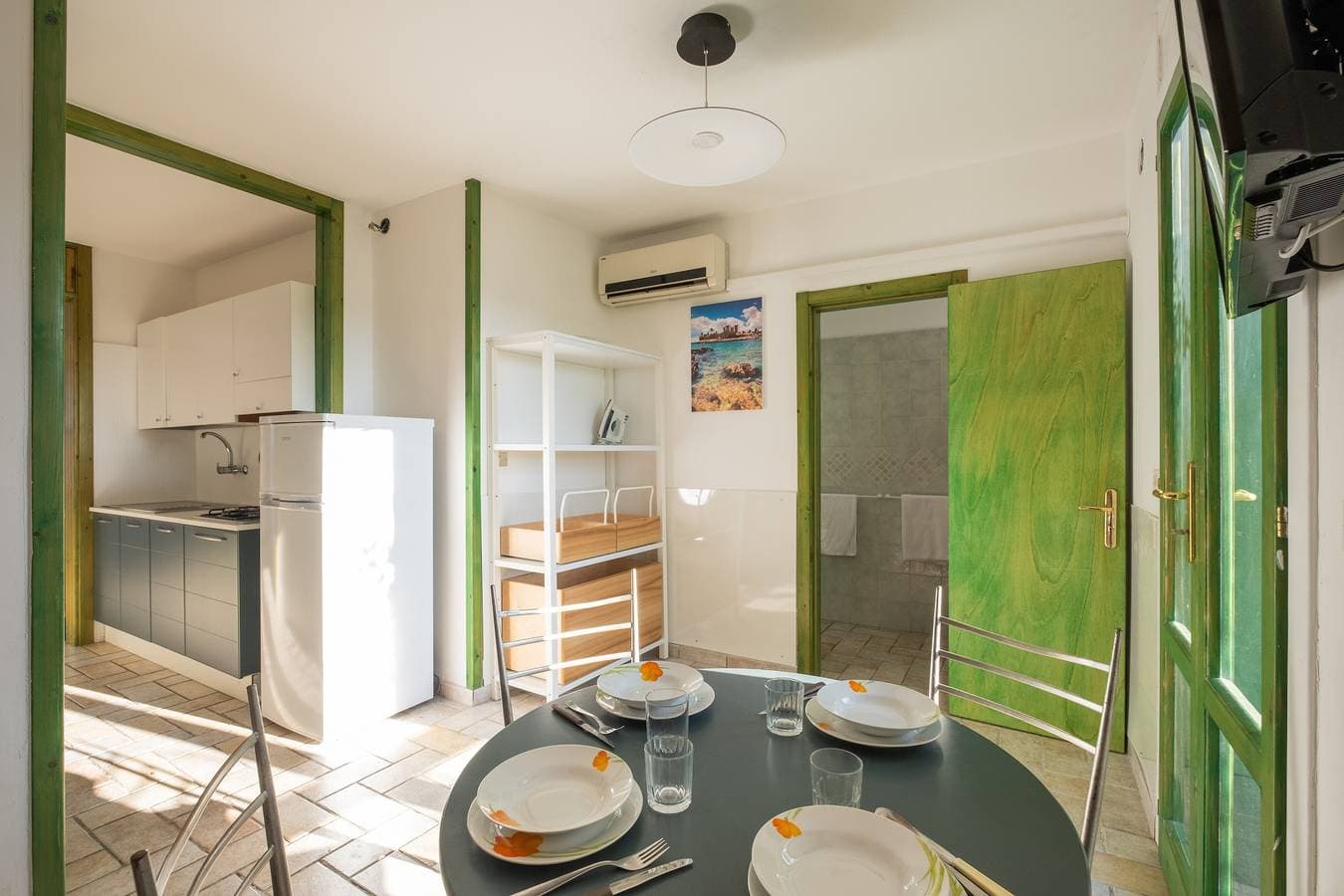 Foto 10 von 23: Ferienwohnung 'Appartamento Con Due Camere E Giardinetto' mit Meerblick