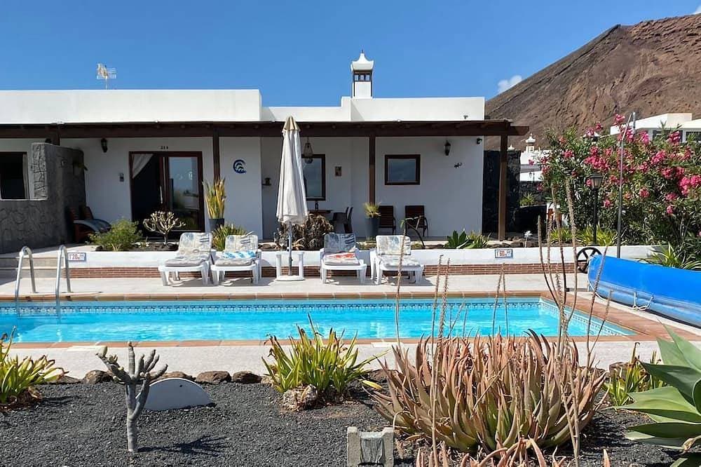 Villa in der Nähe des Meeres mit privatem beheiztem Pool, Parkplatz, Terrasse und Grill. 1