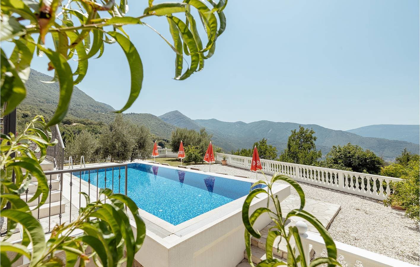 Foto 9 von 38: Ferienhaus für 10 Personen mit Terrasse