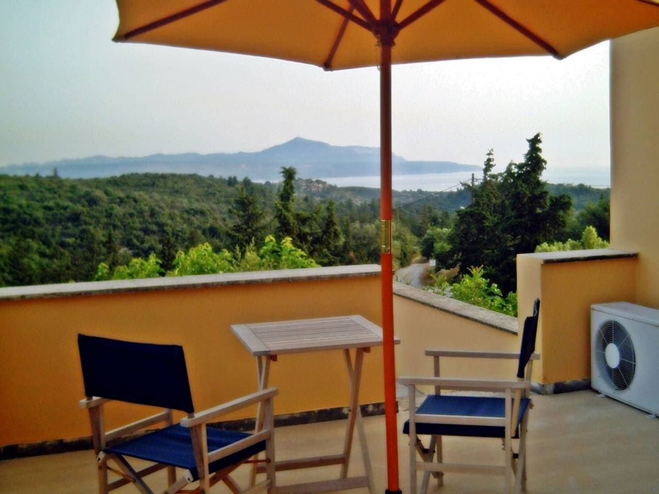 Mit Terrasse und Balkon 1