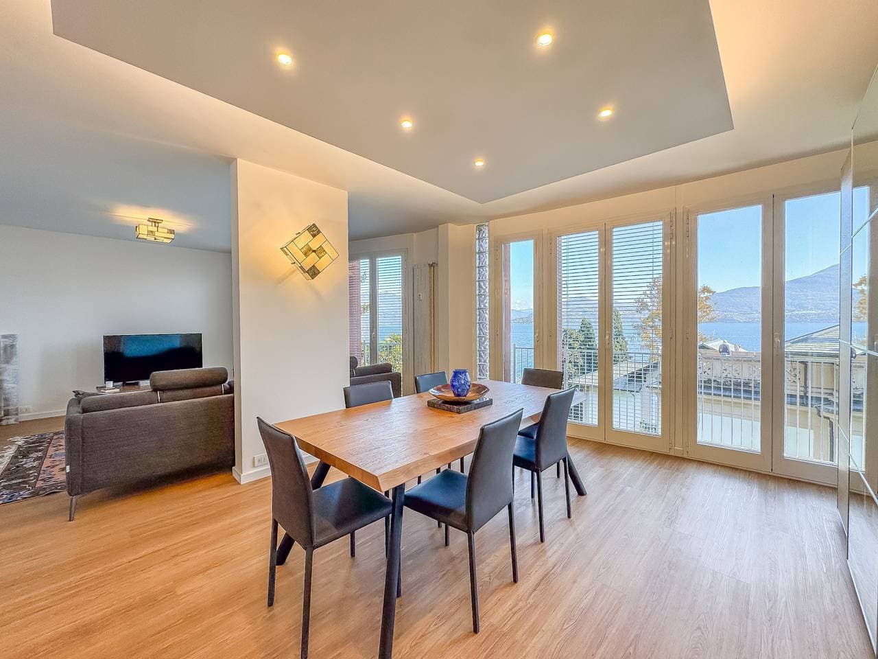 Vera apartment with wonderful terrace lake view 1