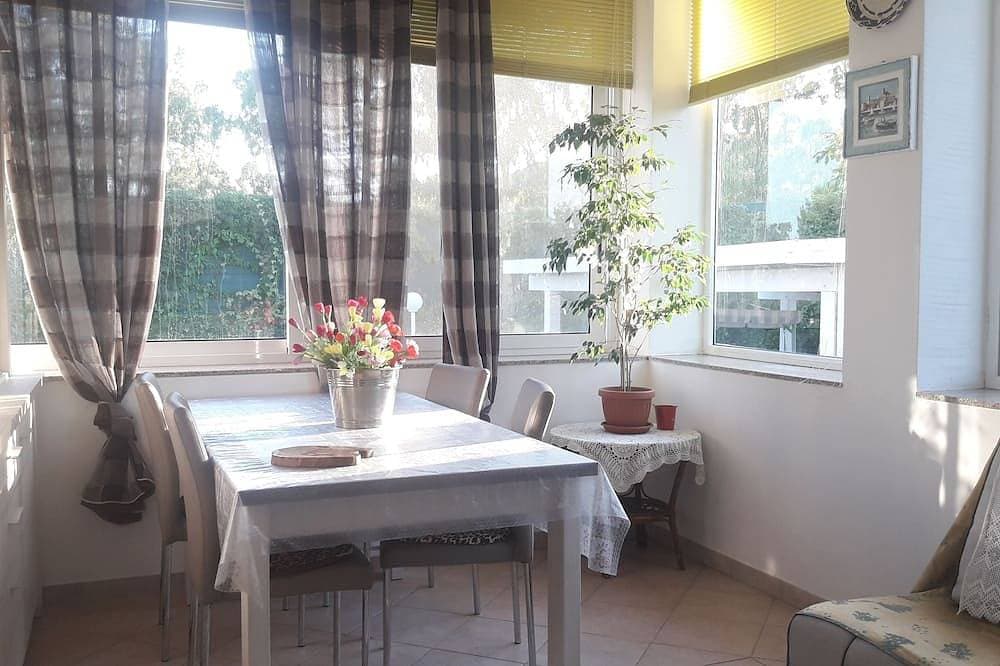 Foto 12 von 30: Villa Terma with Private Pool, Garden And Play Area - Free WiFi!