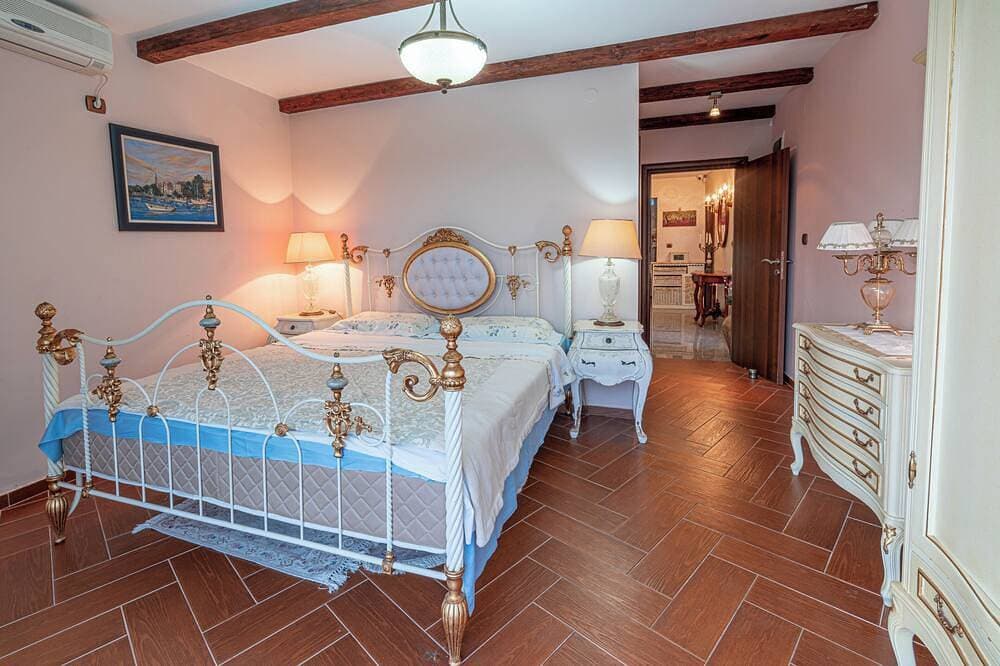 Foto 6 von 30: Magnificent villa with pool, sea and mountain views!