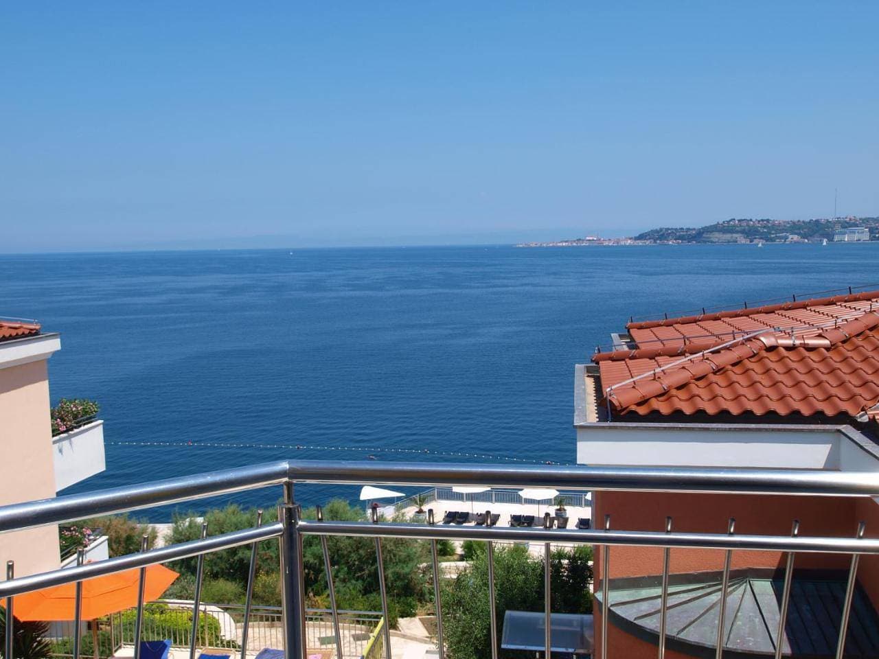 Foto 7 von 23: Three-Bedroom Villa with Private Pool