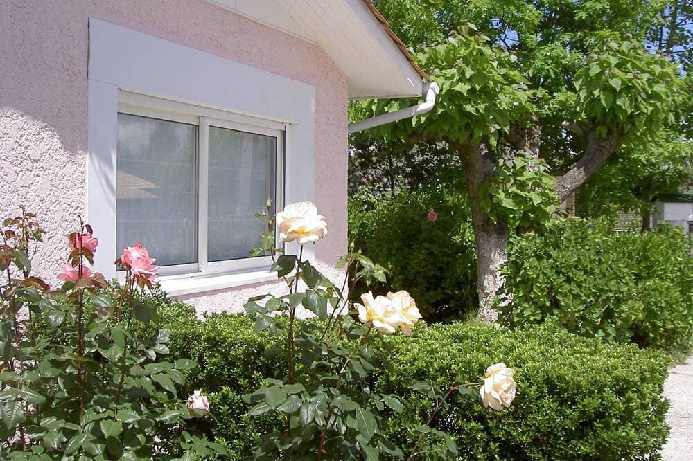 Das Casa Rosa ** bietet Ihnen ein charmantes Cottage zur Selbstverpflegung mit eigenem Garten 1