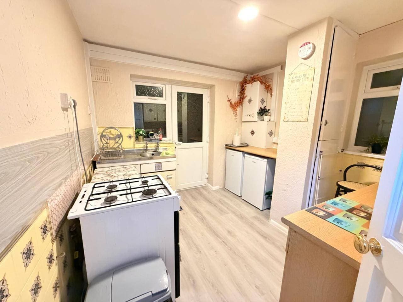 Foto 10 von 31: Lovely Two Double Bedroom Maisonette in Surrey