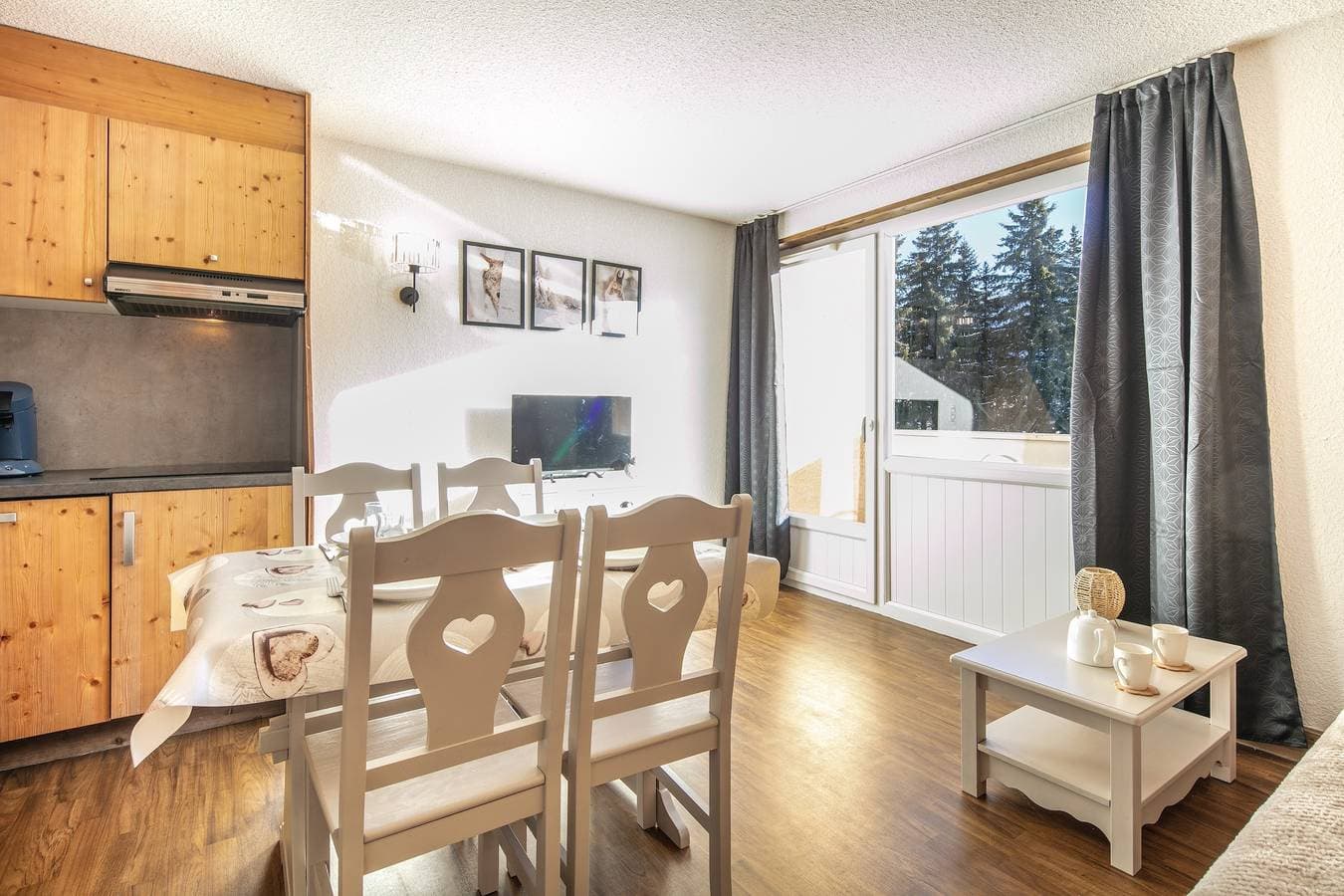 Foto 3 von 12: Ferienwohnung für 4 Personen mit Pool