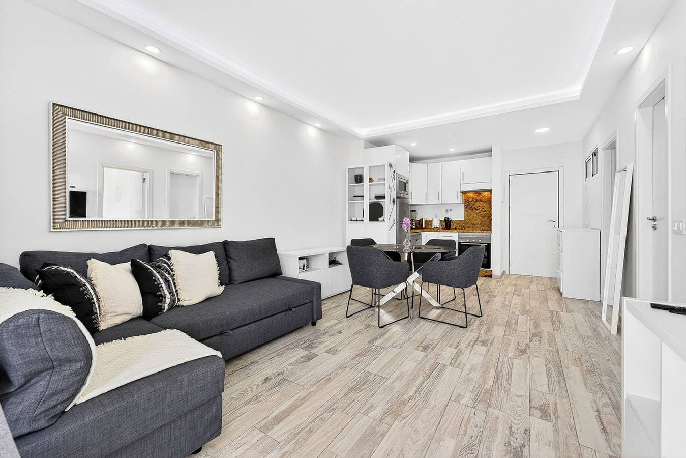 Foto 7 von 48: Ferienwohnung für 6 Personen mit Meerblick