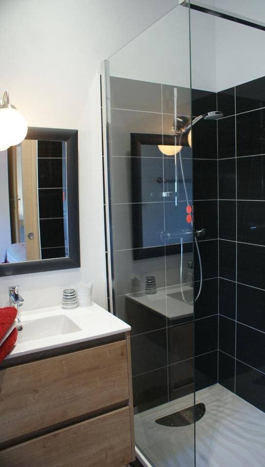 Foto 10 von 12: Double Room with Private Bathroom