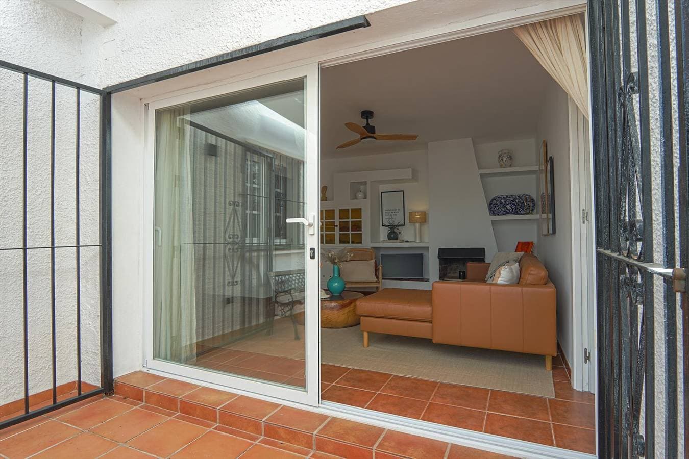Foto 4 von 29: Beautiful beach house in Estepona