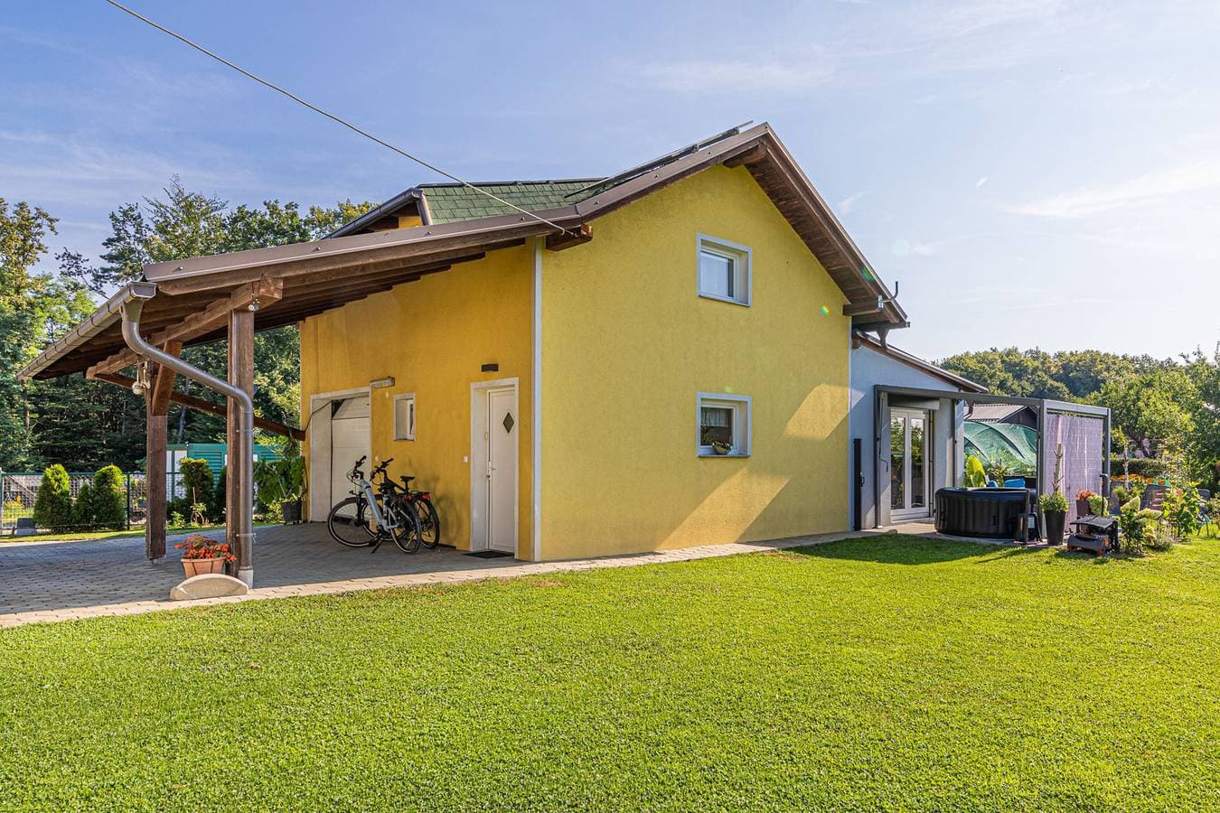 Foto 12 von 21: Zala House with Jacuzzi & Garden