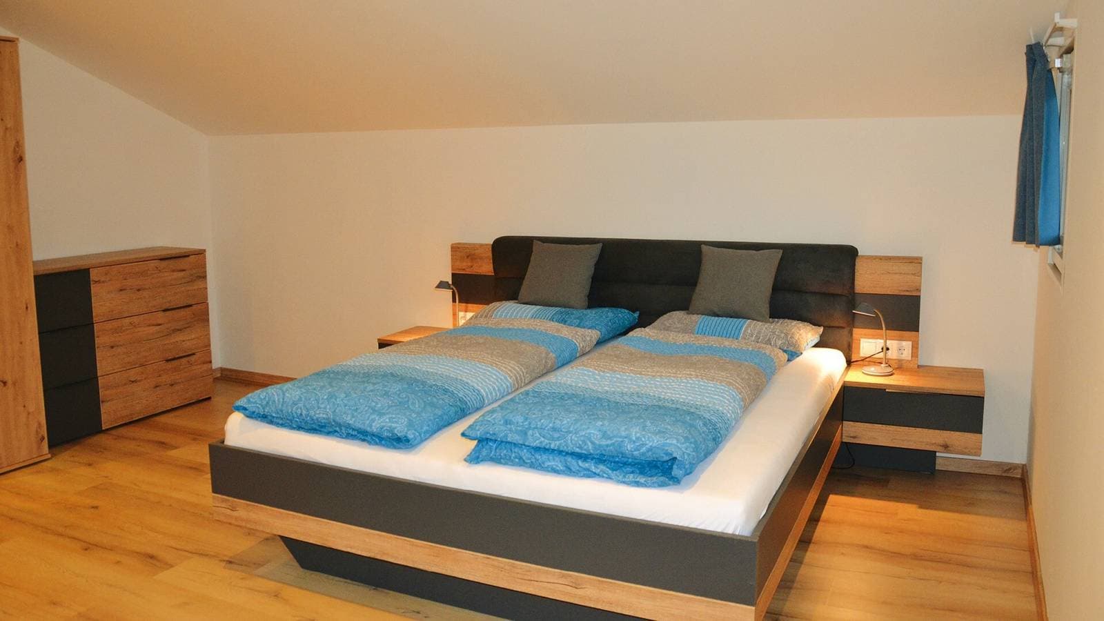 Foto 8 von 27: Ferienwohnung 'Residenz Sonnegg 5' mit Bergblick, Gemeinschaftspool und WLAN
