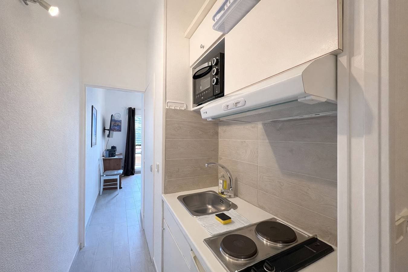 Foto 5 von 12: T2 balcony with barbecue, Tennis Mc