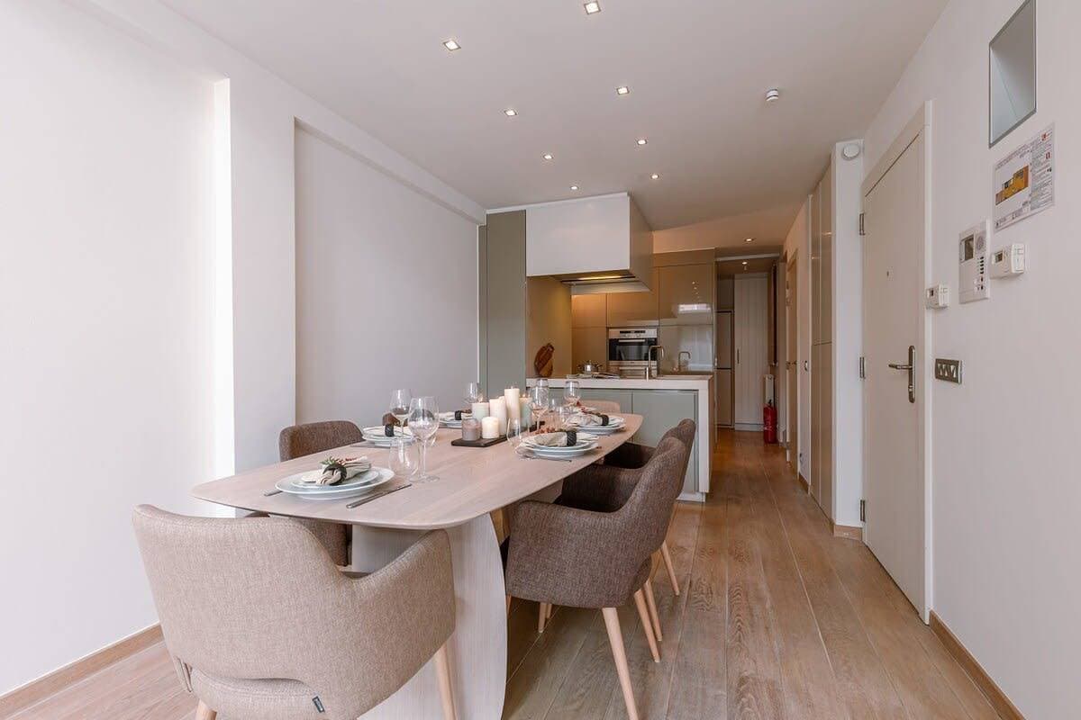 Foto 2 von 32: Bright 3Br retreat w/ kitchen & balcony