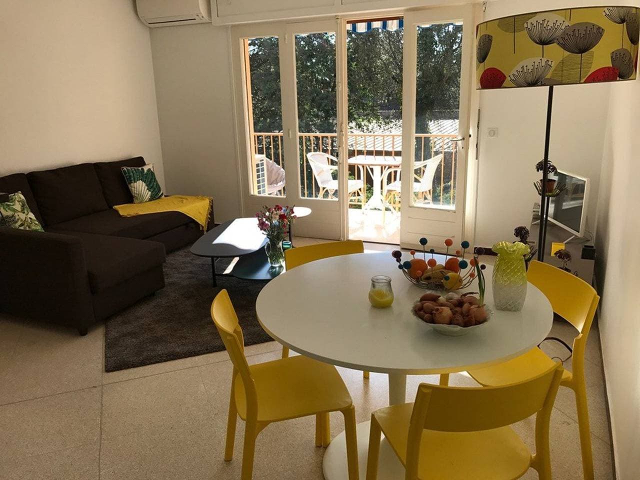 Foto 7 von 16: Klimatisierte 2-Zimmer-Wohnung nahe Stadtzentrum mit WLAN, Balkon & Parkplatz