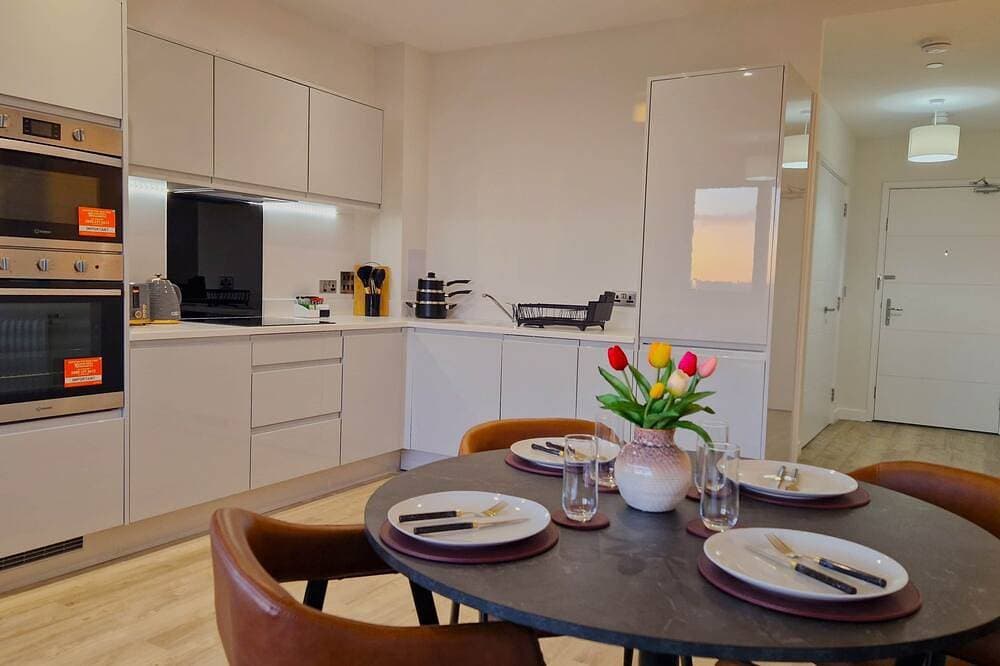 Foto 11 von 12: Gorgeous Riverside Apartment | Free Parking & Wi-Fi