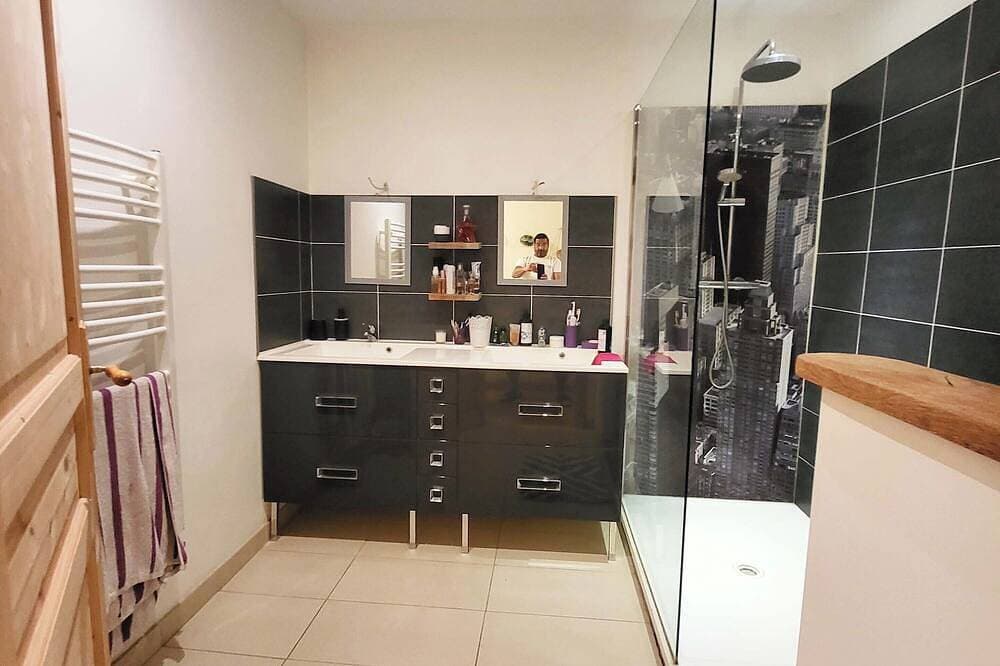 Foto 5 von 28: Privates Schlafzimmer, Schwimmbad, Poolhaus, Sommerküche auf schönem, ruhigem Grundstück
